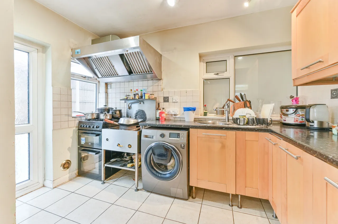 24 Pollards Hill South, London, photo 8