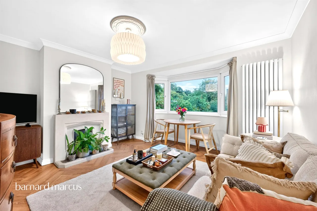 2 bed flat for sale, South Bank, Surbiton, KT6