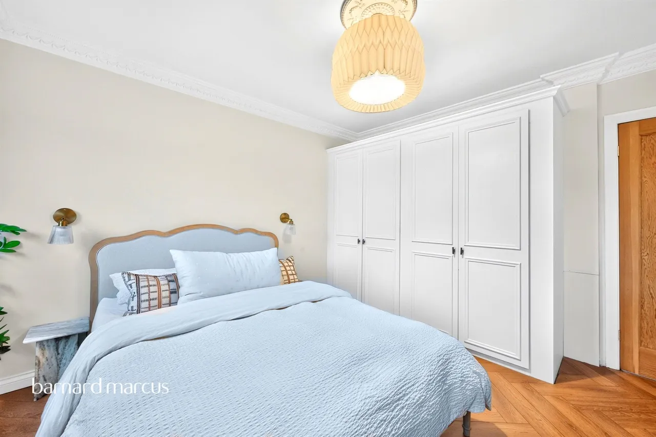 South Bank, Surbiton, KT6, photo 3