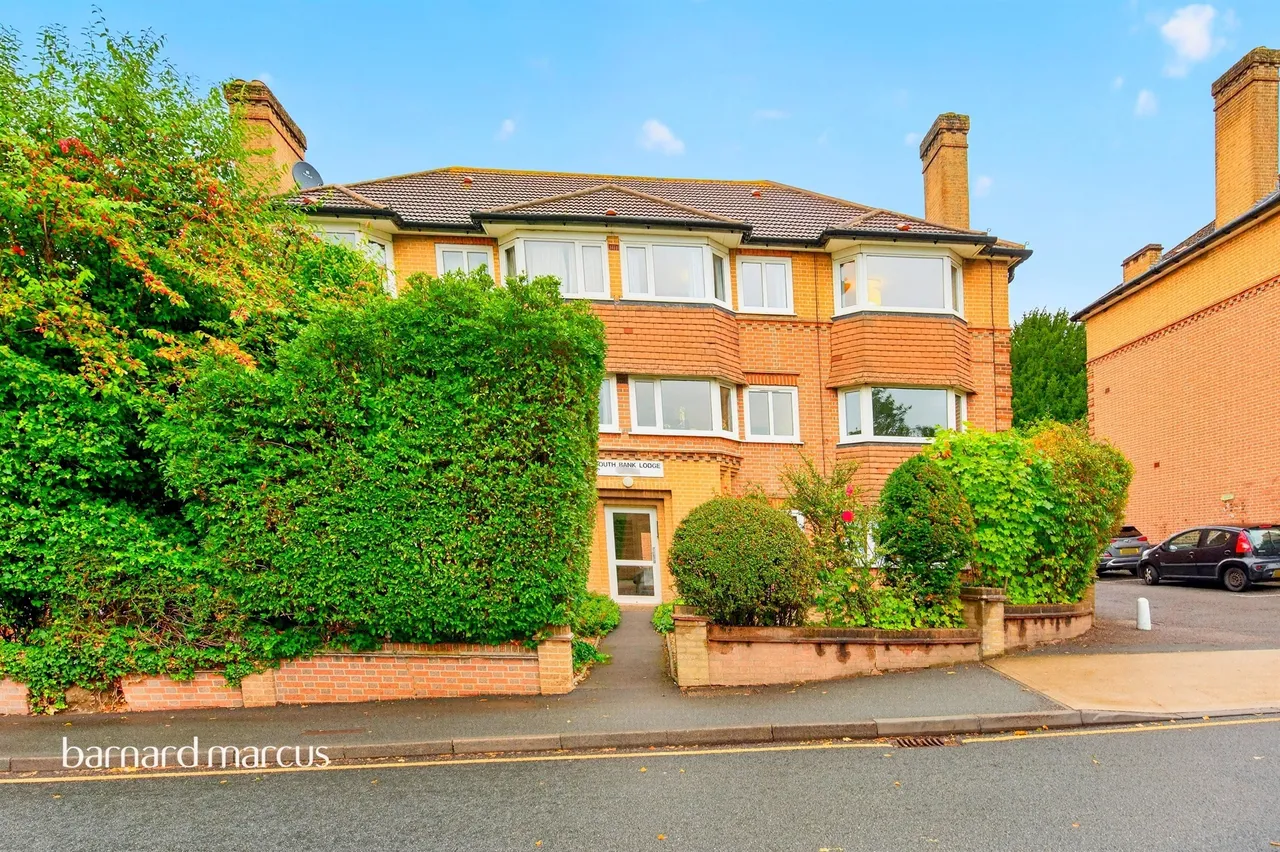 South Bank, Surbiton, KT6, photo 2