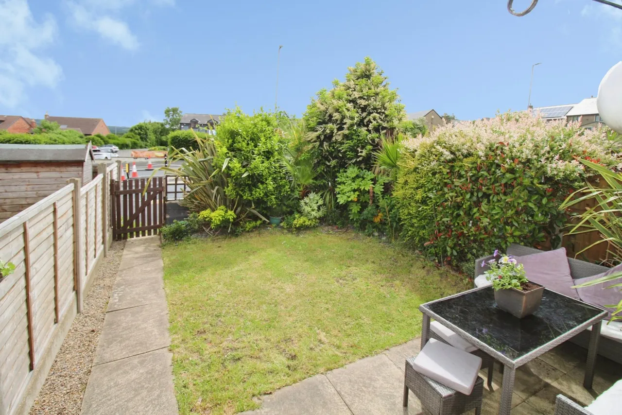 Southfield Lane, Horbury, WF4, photo 15