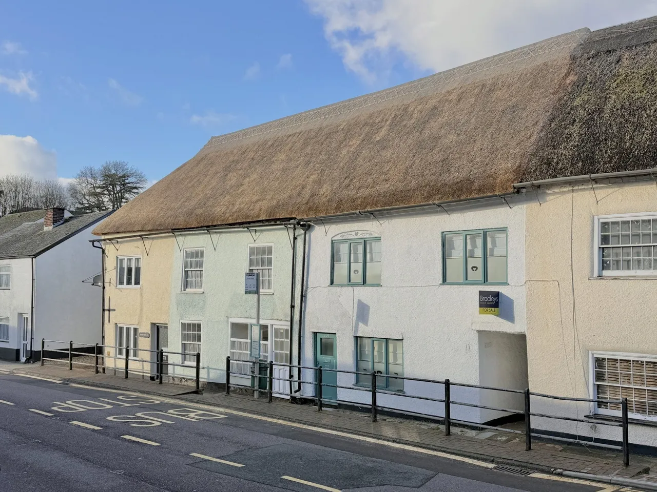 3 bed property for sale — High Street, Honiton, East Devon, EX14