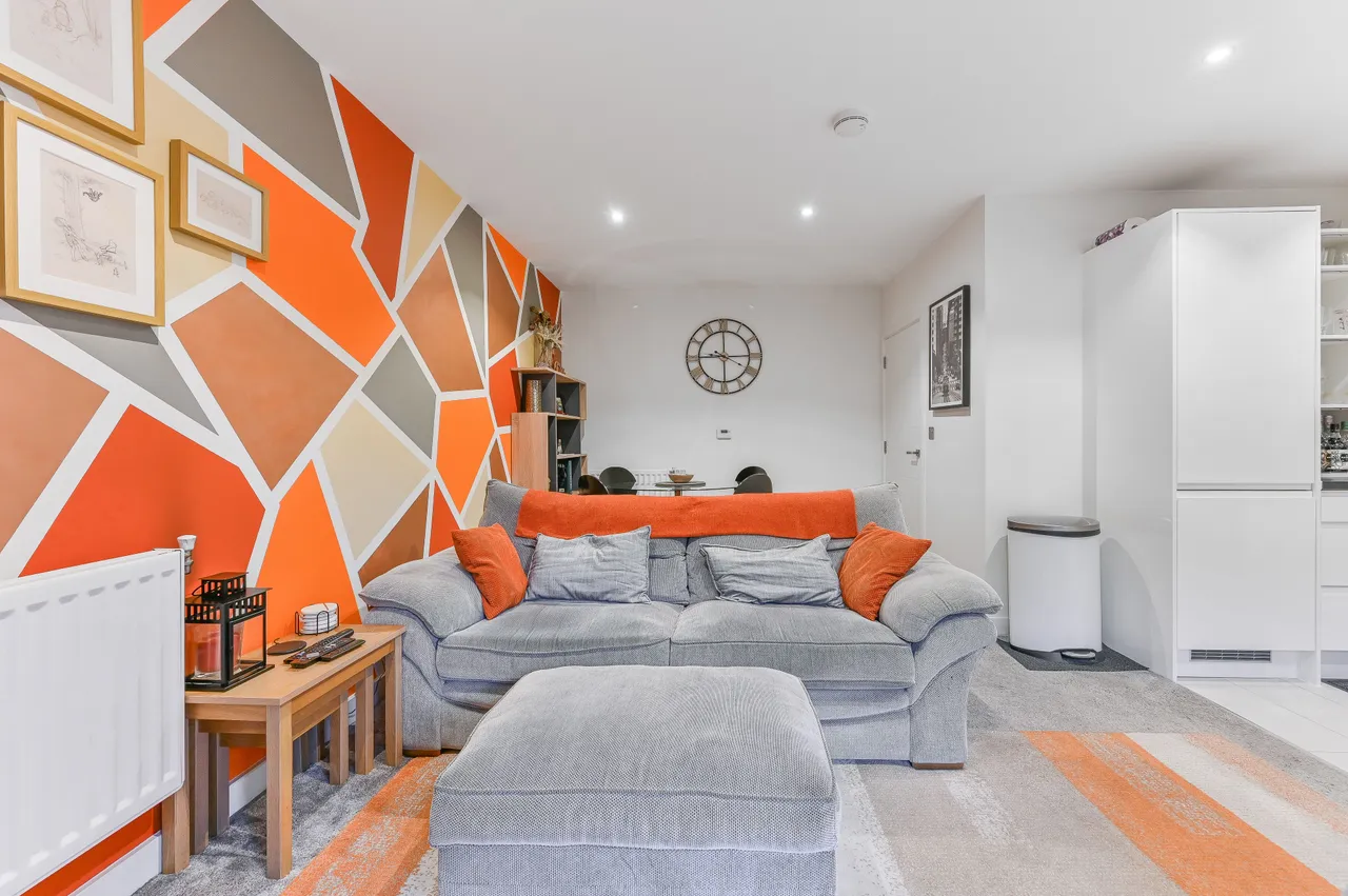 Flat 18, Lambourne House, Apple Yard, London, photo 6