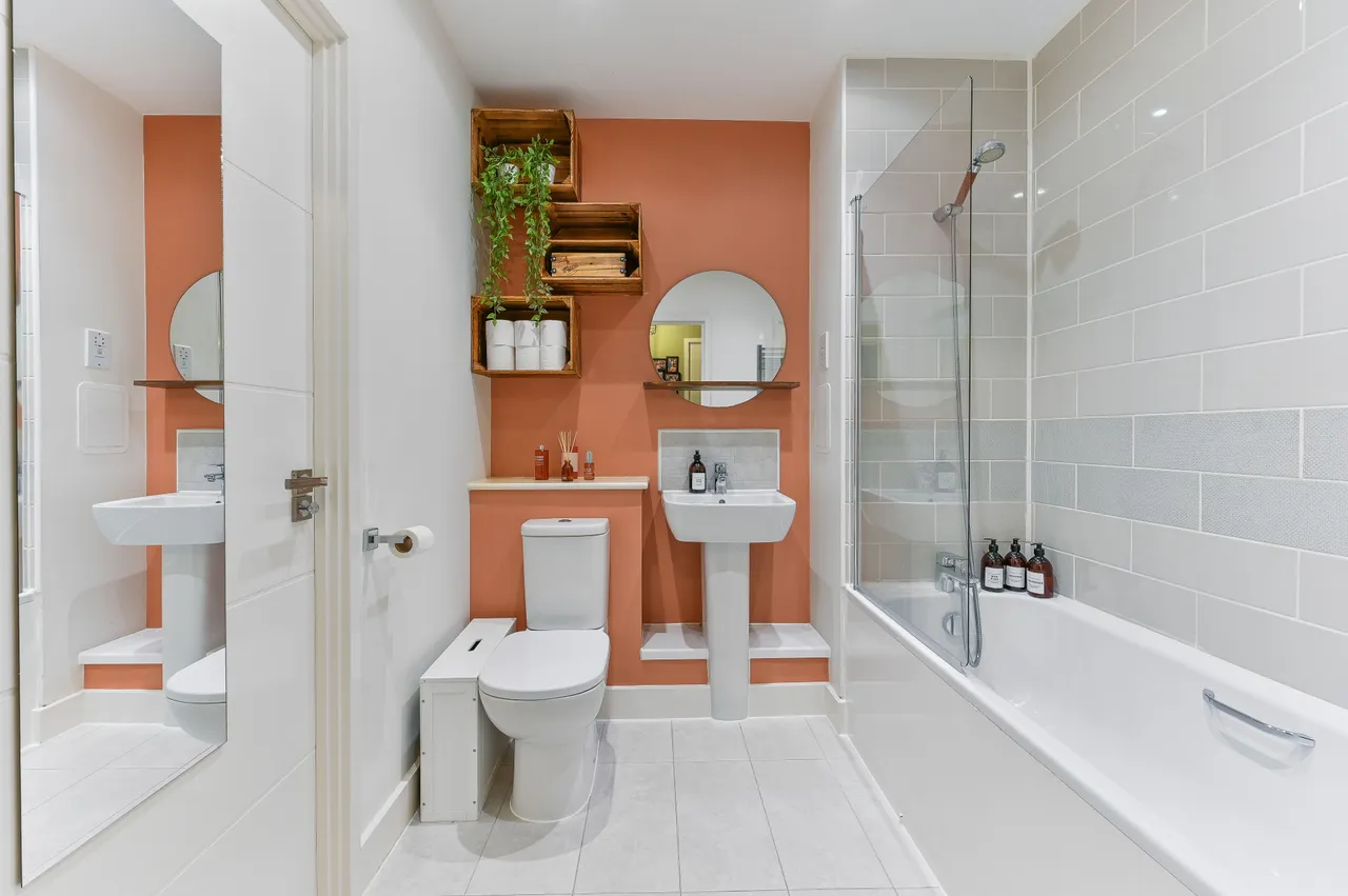 Flat 18, Lambourne House, Apple Yard, London, photo 4