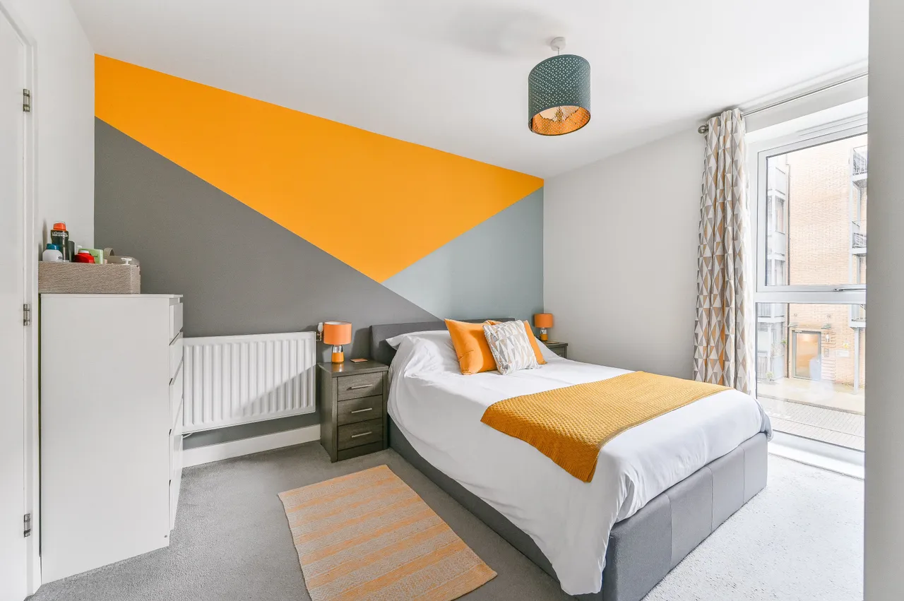 2 bed flat for sale — Flat 18, Lambourne House, Apple Yard, London
