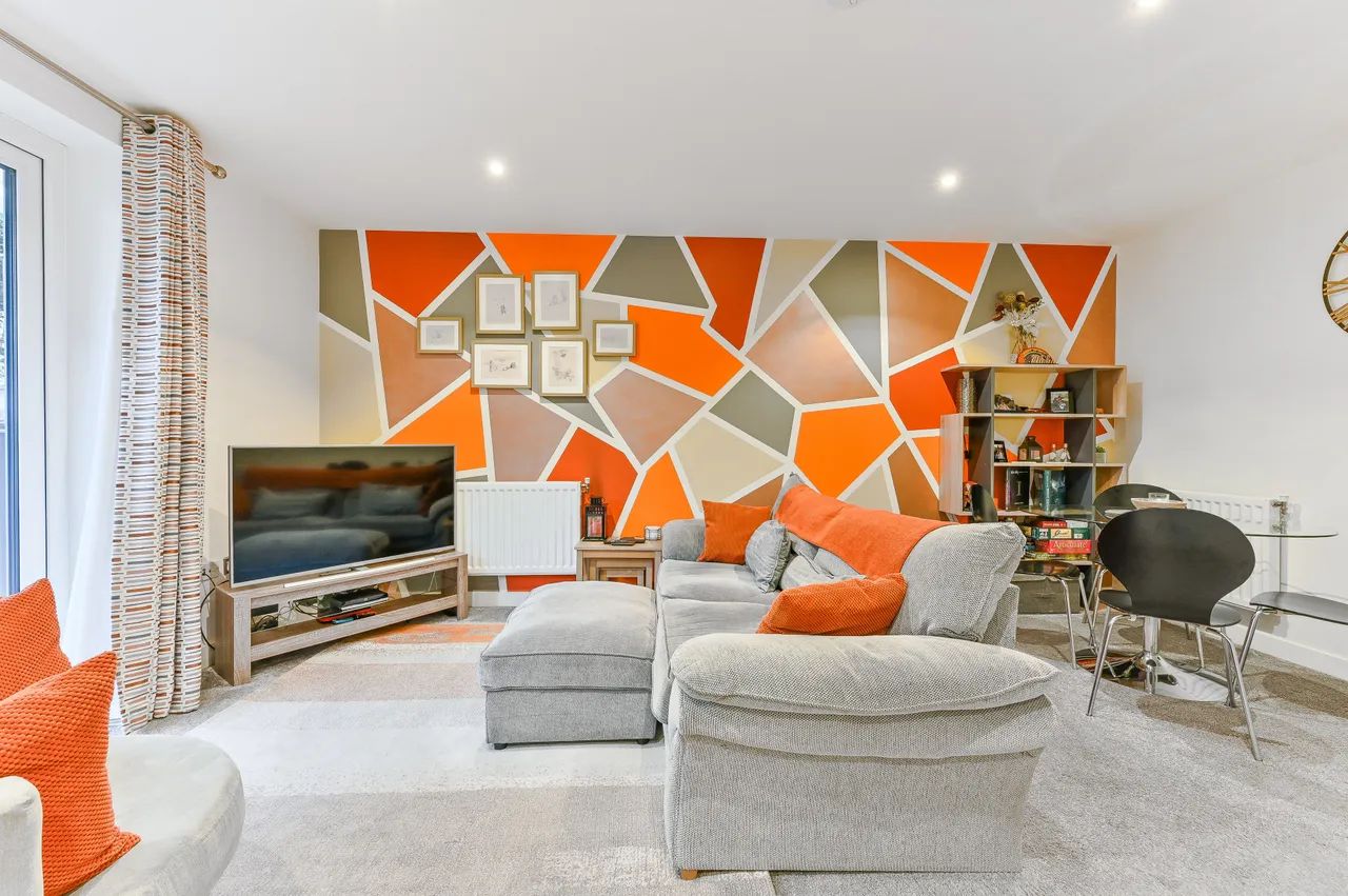 Flat 18, Lambourne House, Apple Yard, London, photo 10