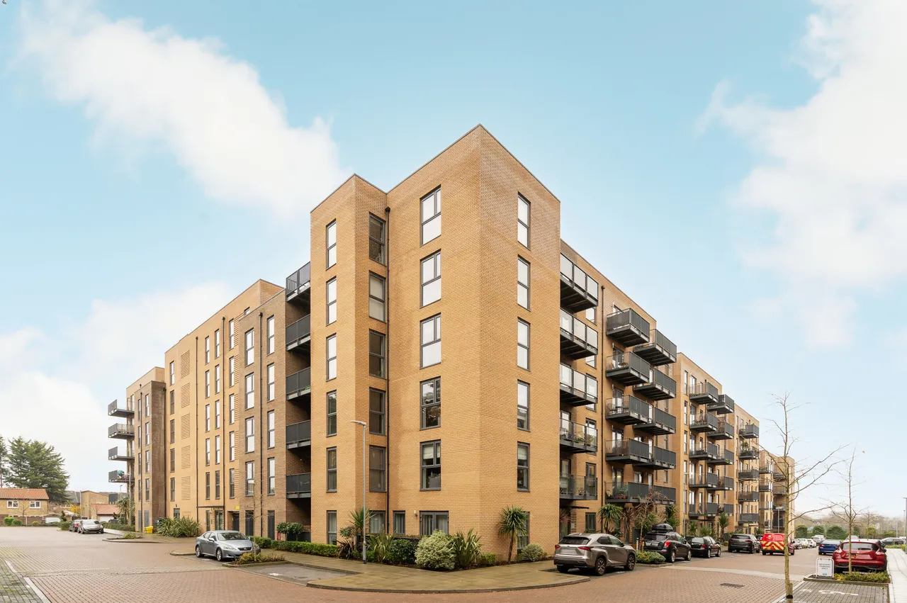 Flat 18, Lambourne House, Apple Yard, London, photo 11
