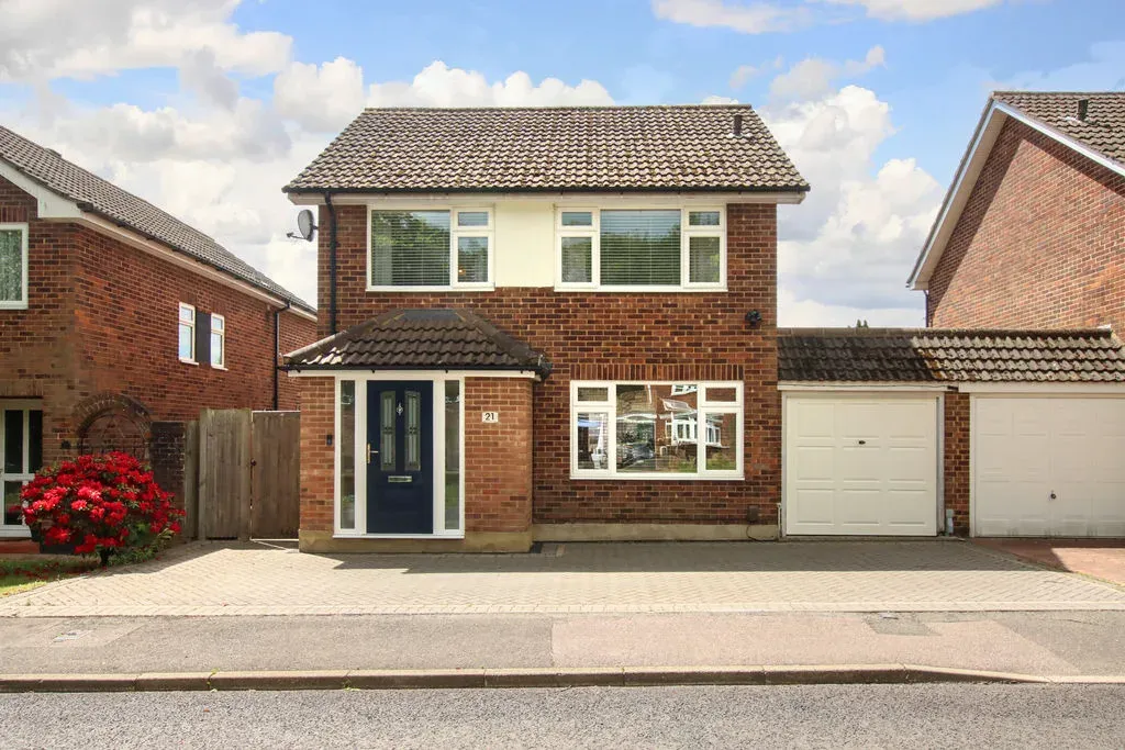 3 bed property for sale — Newford Close, Hemel Hempstead, Hertfordshire, HP2 4QZ