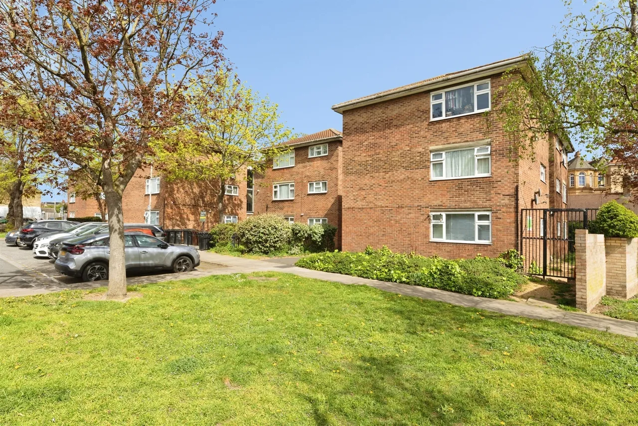 Westbury Road, Barking, photo 5