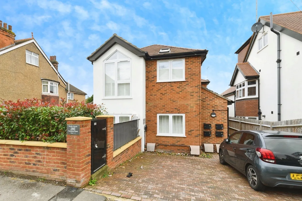 2 bed flat for sale, Fairdene Road, Coulsdon, CR5