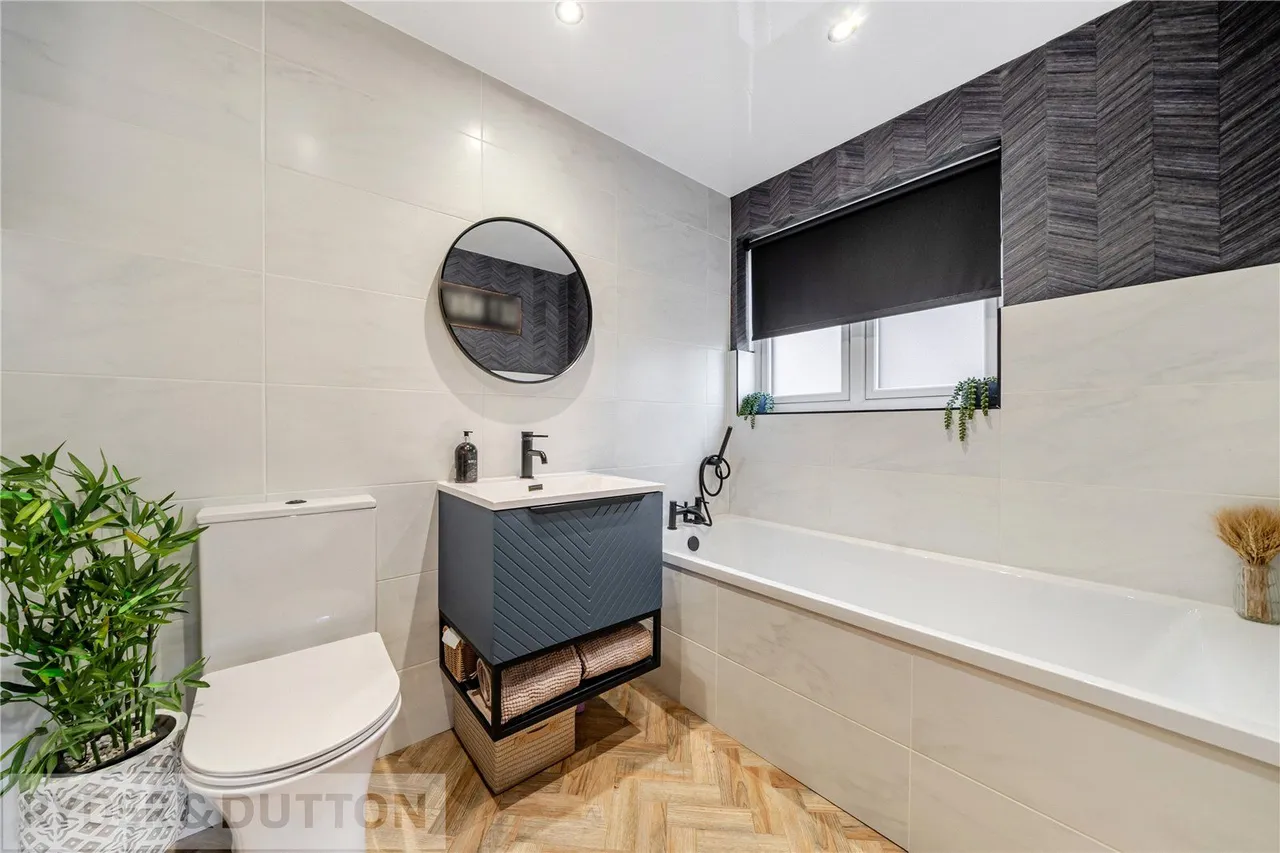 Wrenbury Drive, Burnedge, OL16, photo 16