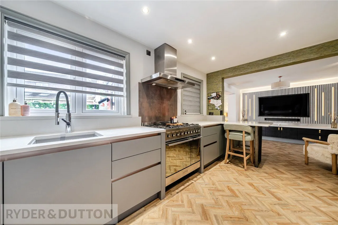 Wrenbury Drive, Burnedge, OL16, photo 2