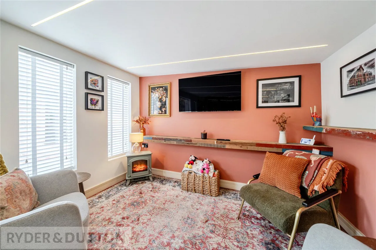 Wrenbury Drive, Burnedge, OL16, photo 7