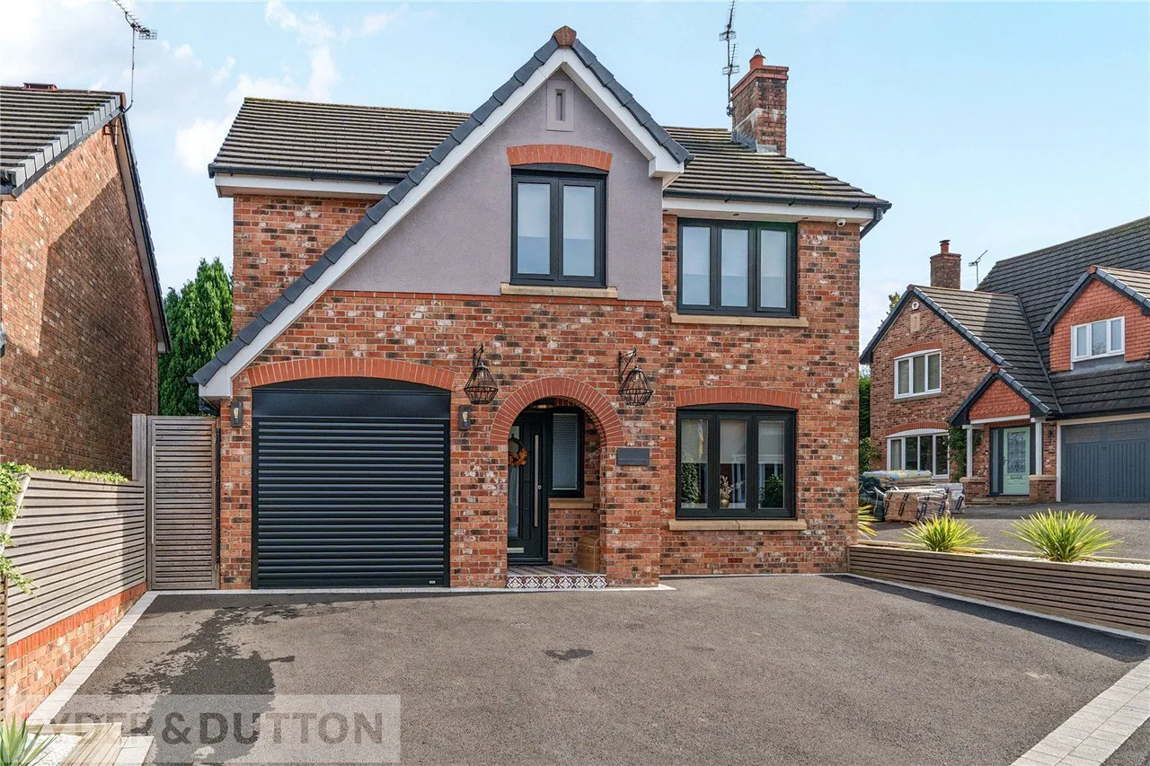 4 bed house for sale, Wrenbury Drive, Burnedge, OL16