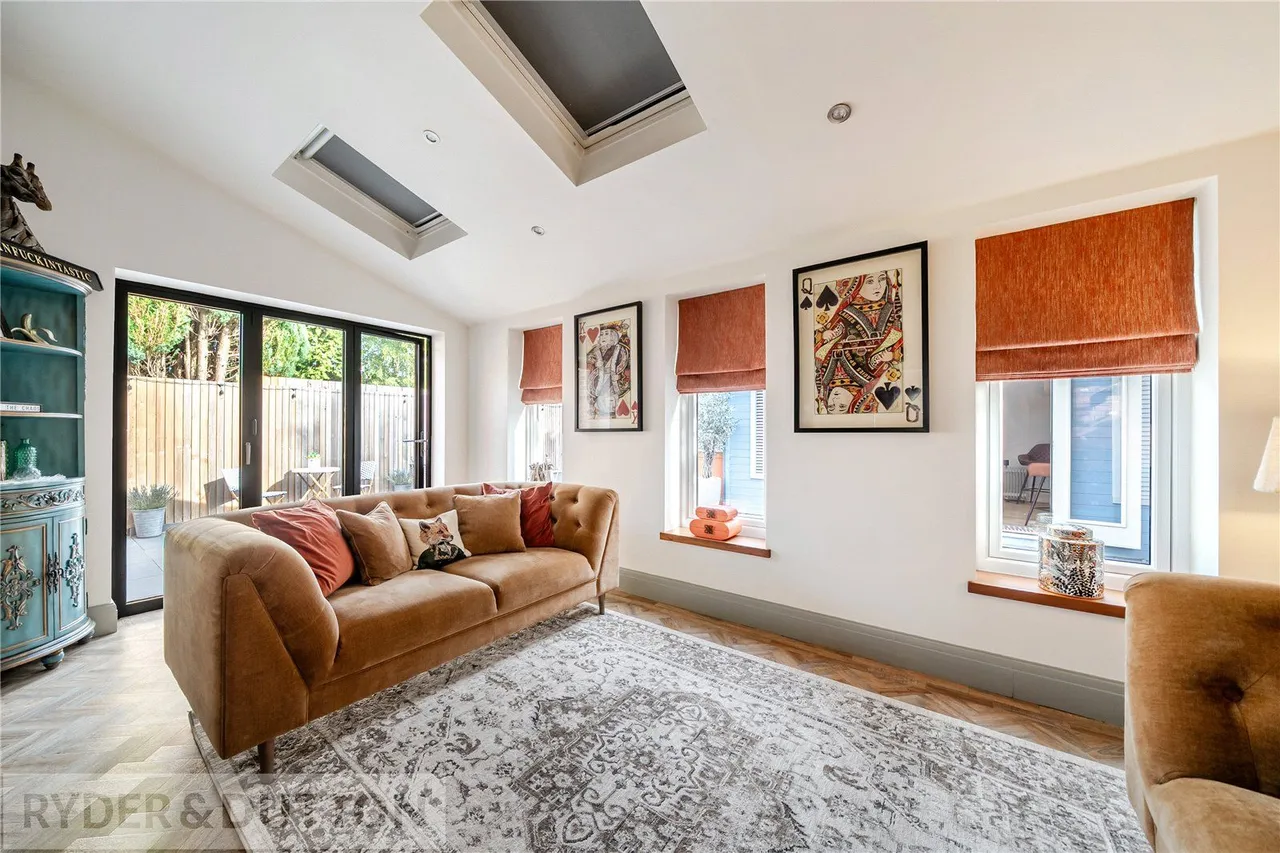 Wrenbury Drive, Burnedge, OL16, photo 6
