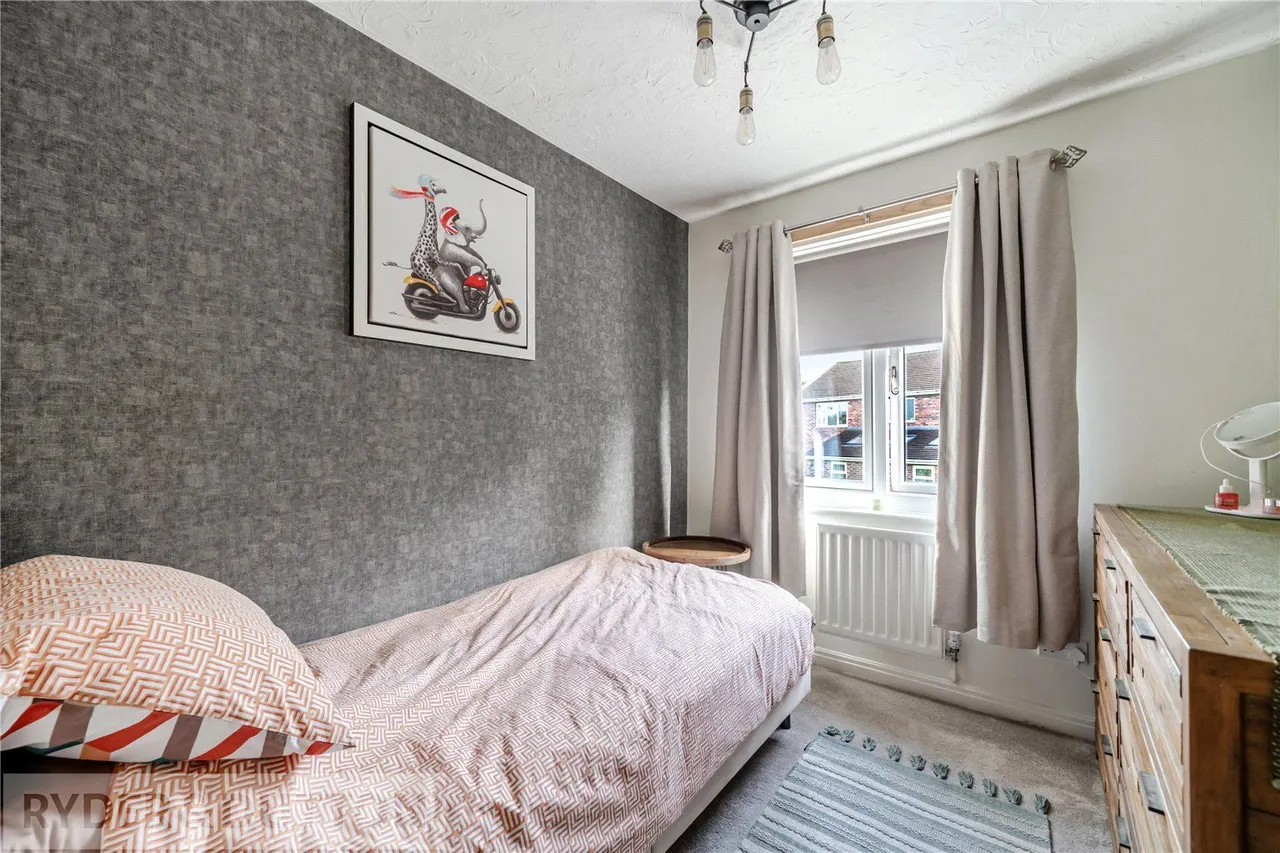 Wrenbury Drive, Burnedge, OL16, photo 17