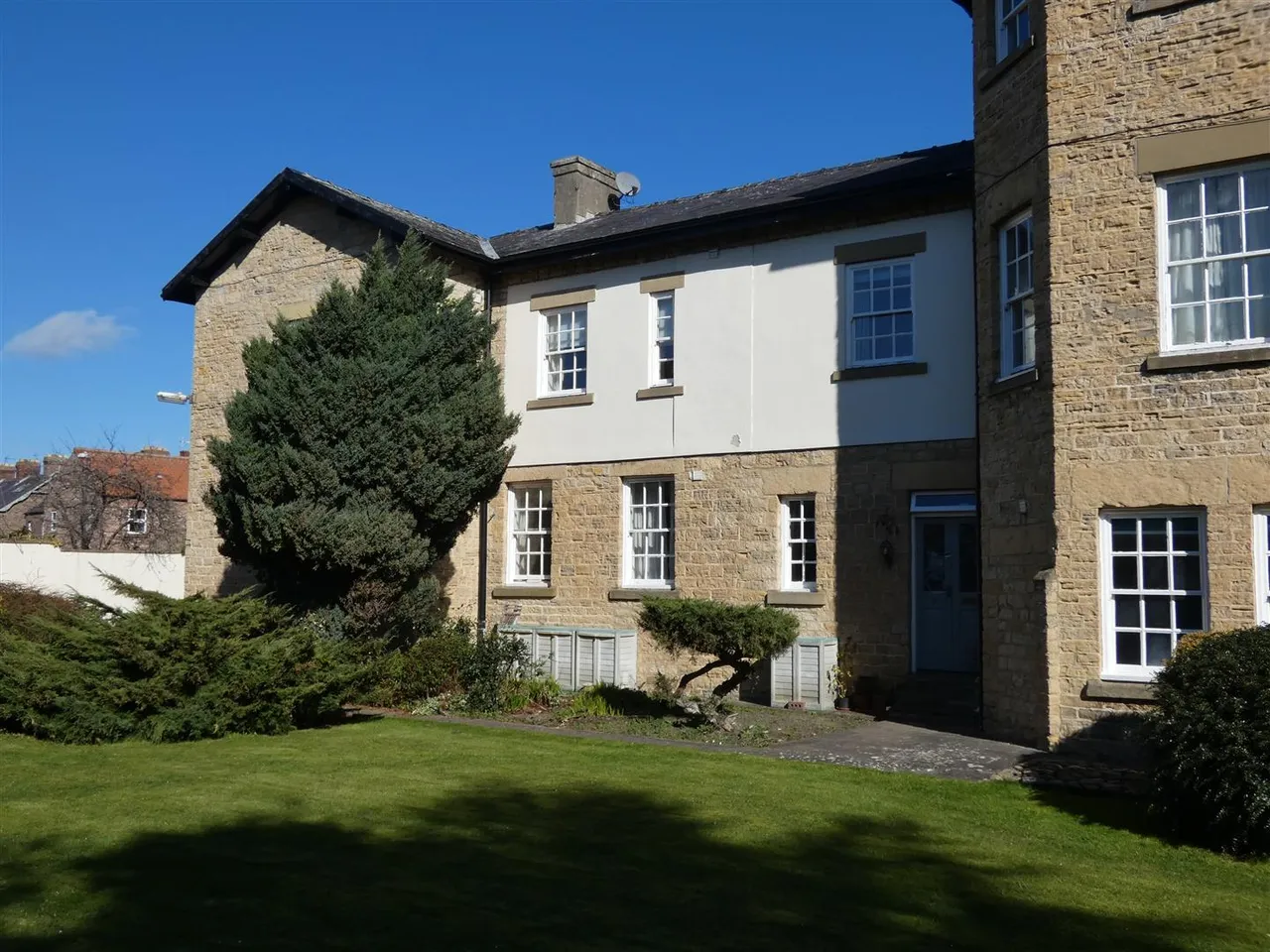 2 bed flat to rent, Mowbray Grange, South End