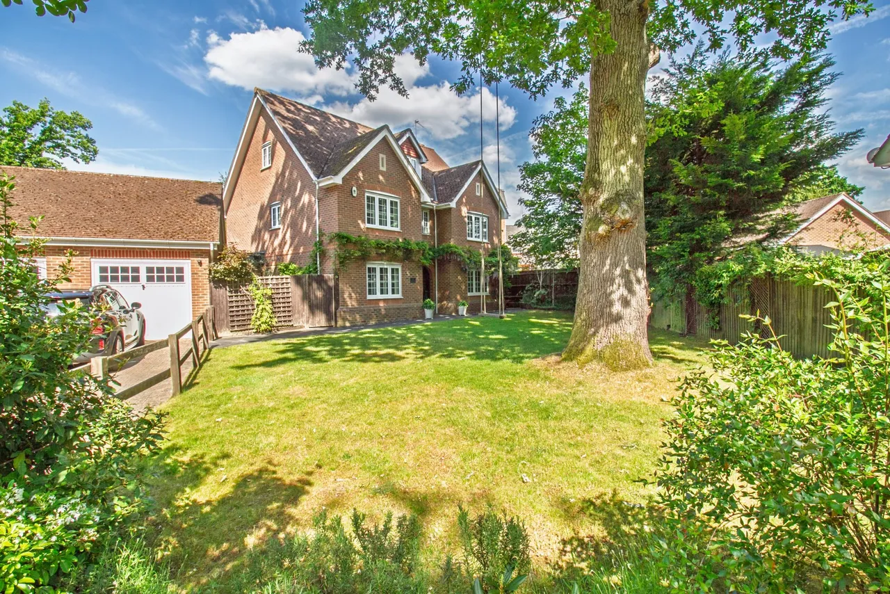 6 bed house for sale — Kintbury Close, Fleet, GU51 1AY