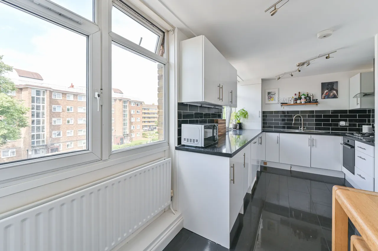 94 Crowhurst House, Aytoun Road, London, photo 5