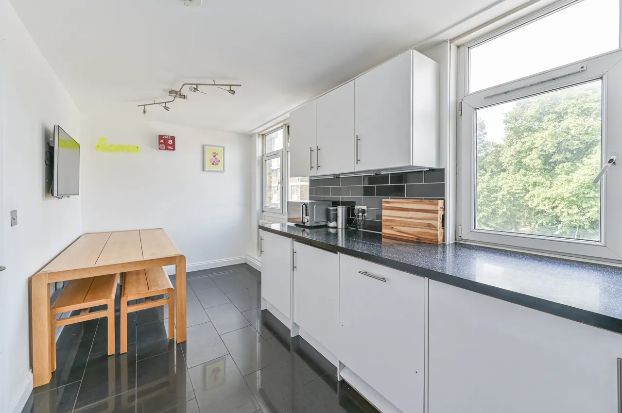 94 Crowhurst House, Aytoun Road, London, photo 8