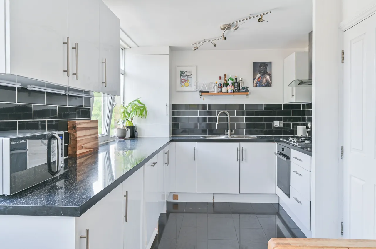 94 Crowhurst House, Aytoun Road, London, photo 2