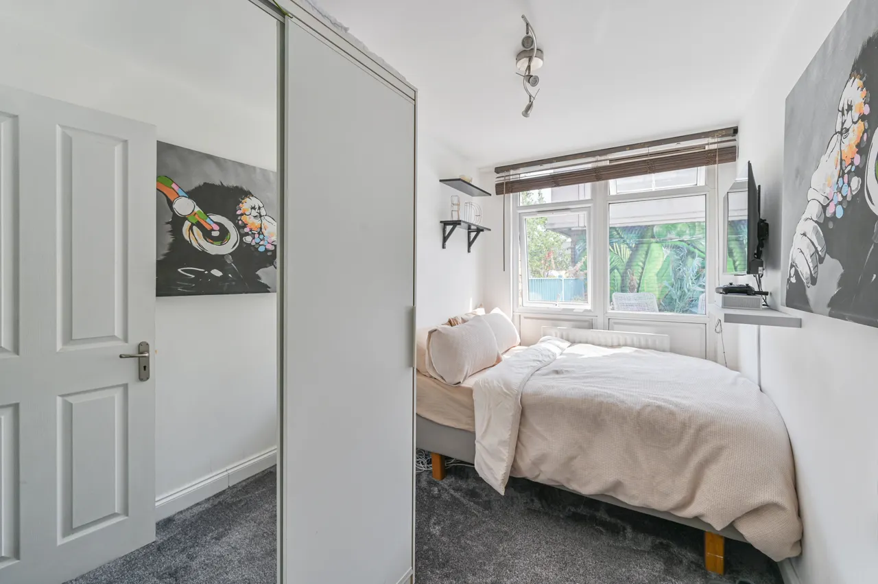 94 Crowhurst House, Aytoun Road, London, photo 3