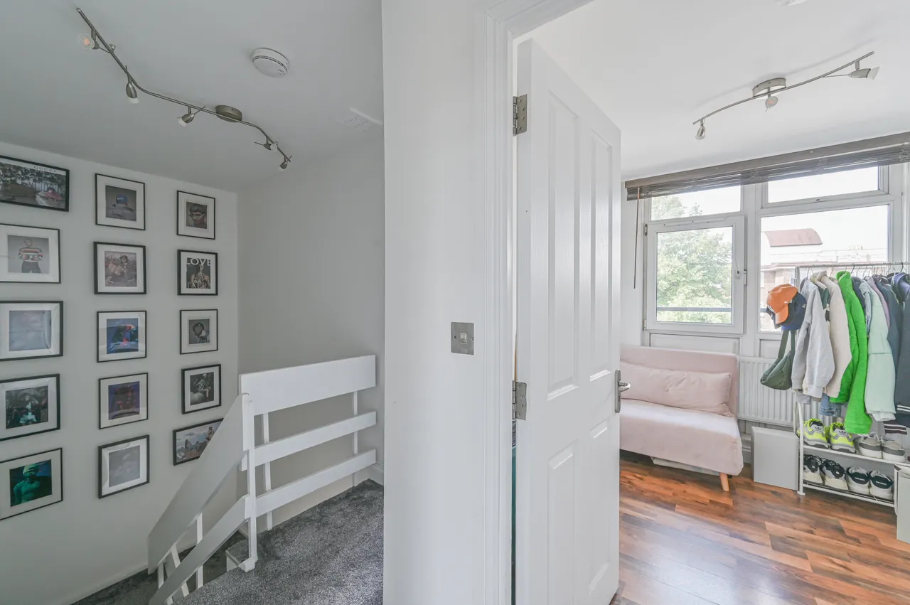 94 Crowhurst House, Aytoun Road, London, photo 10