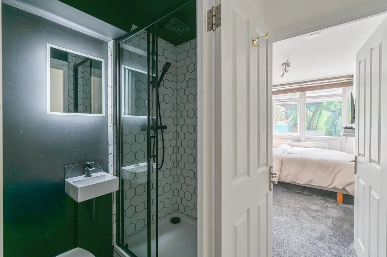 94 Crowhurst House, Aytoun Road, London, photo 11