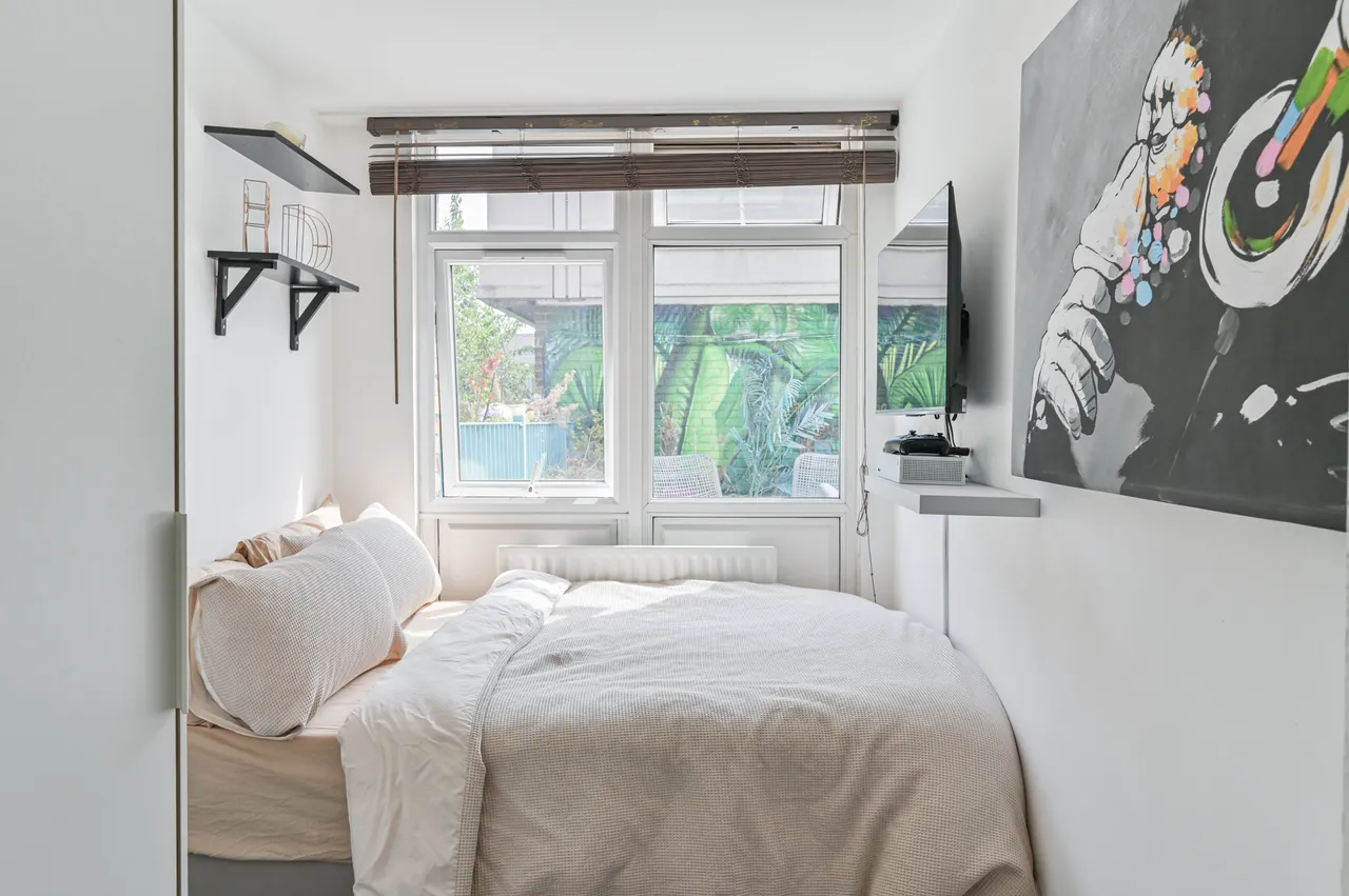 94 Crowhurst House, Aytoun Road, London, photo 12