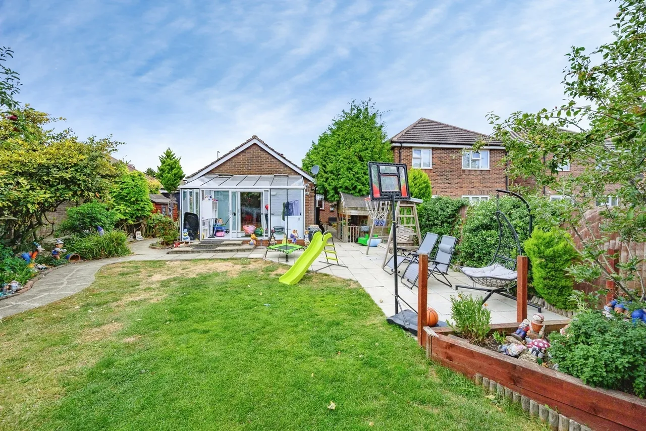 The Avenue, Luton, Bedfordshire, LU4, photo 11
