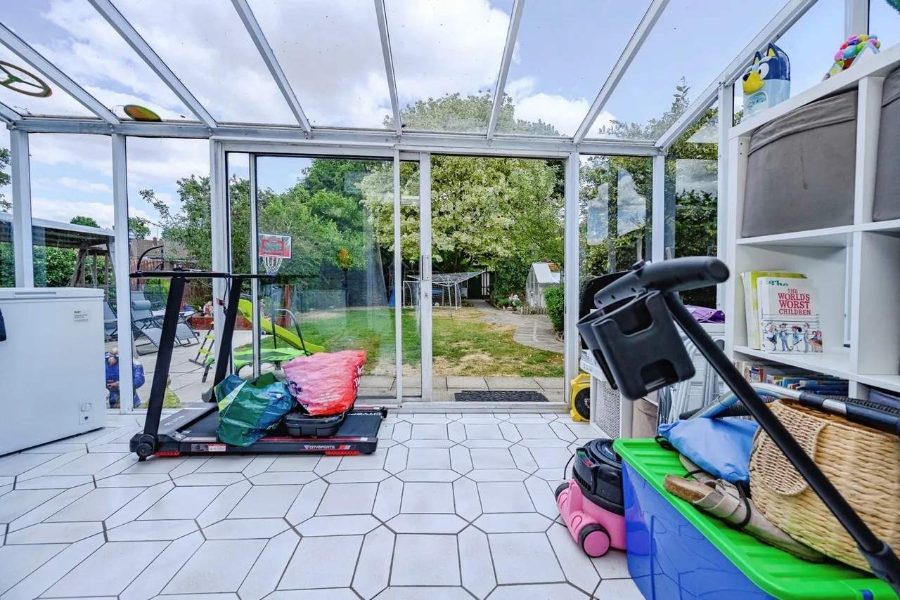 The Avenue, Luton, Bedfordshire, LU4, photo 9