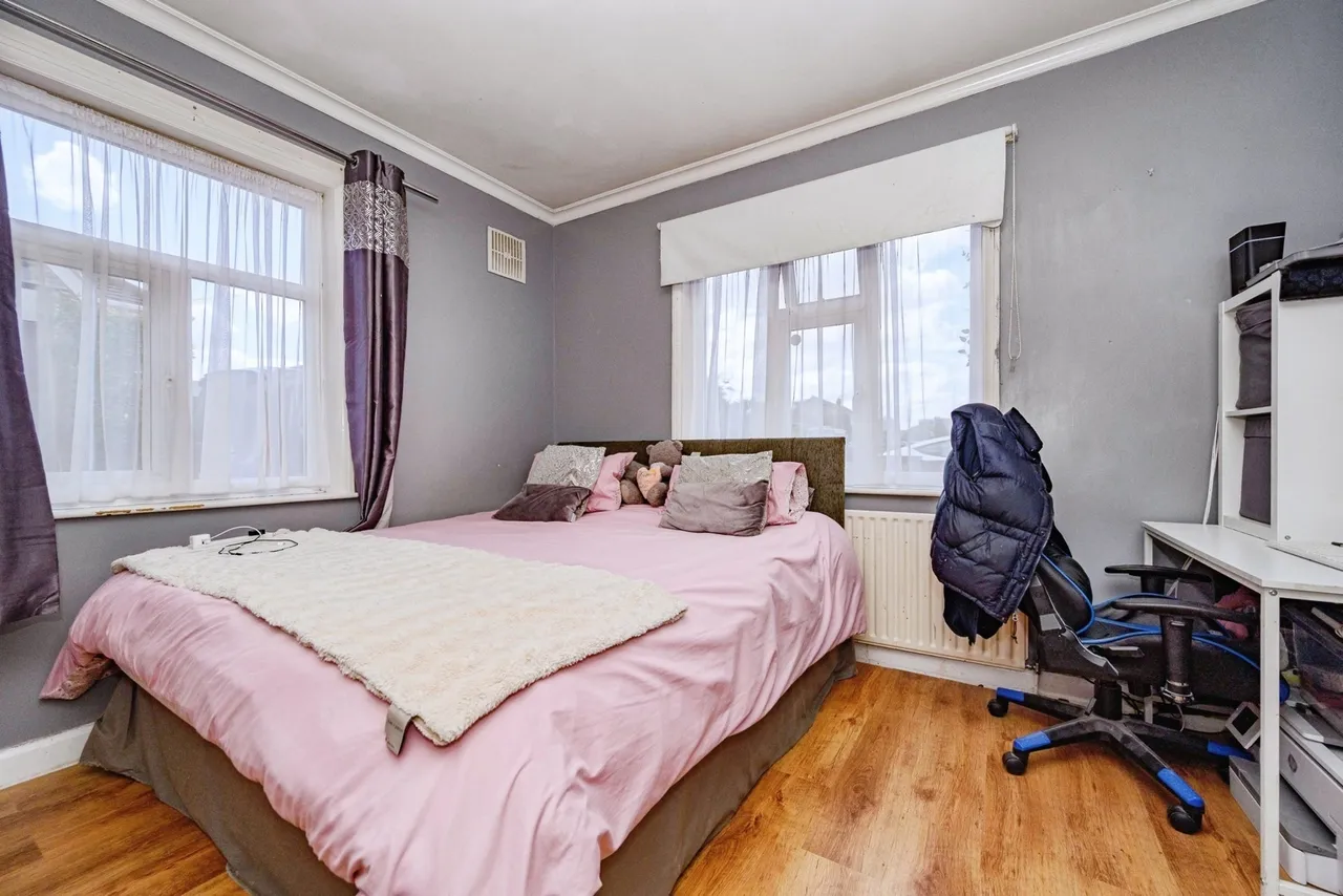 The Avenue, Luton, Bedfordshire, LU4, photo 6