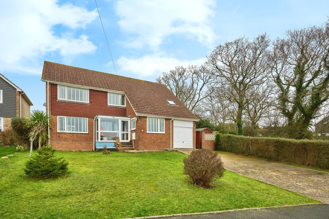 4 bed house for sale, Caws Avenue, Seaview, PO34