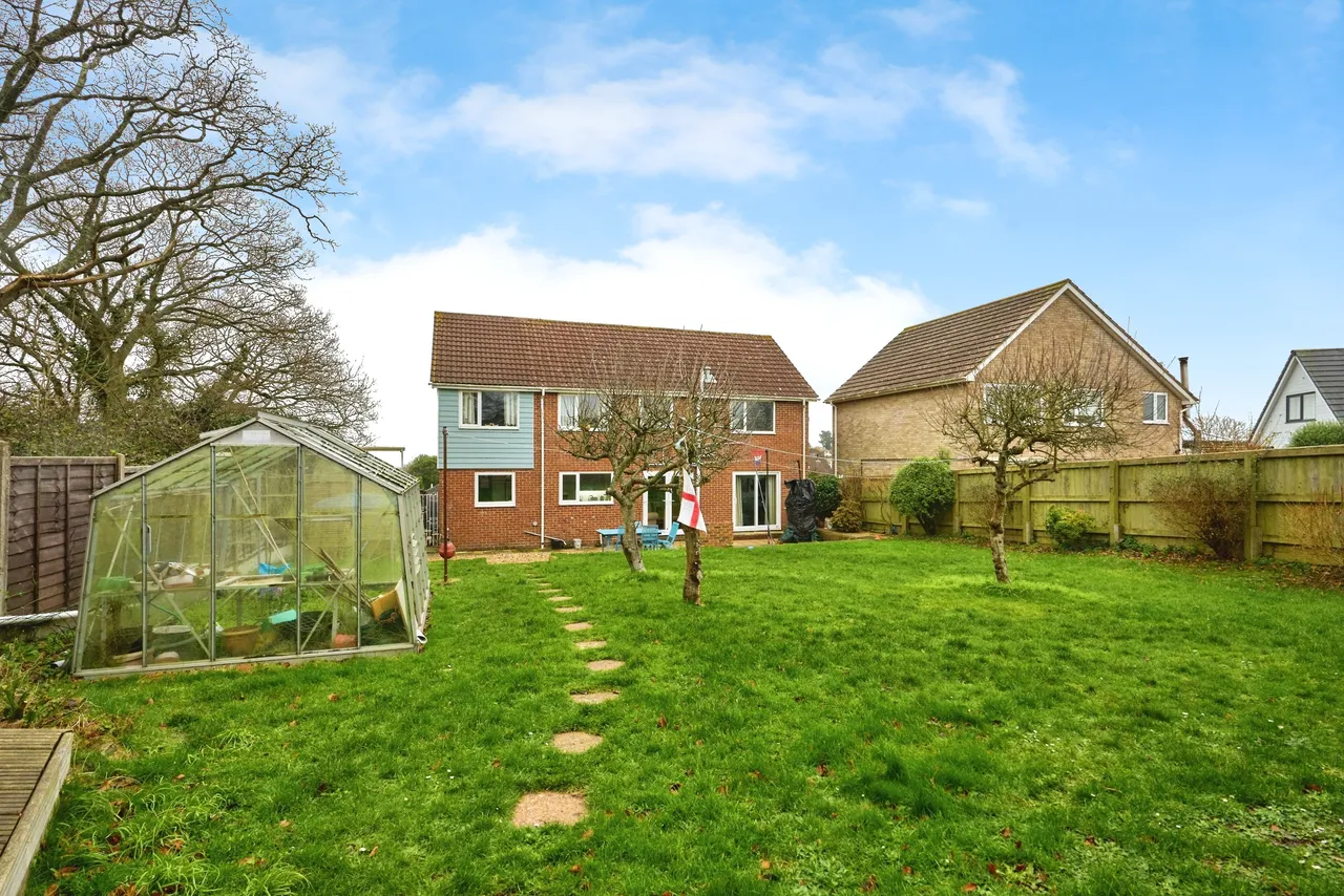 Caws Avenue, Seaview, PO34, photo 15