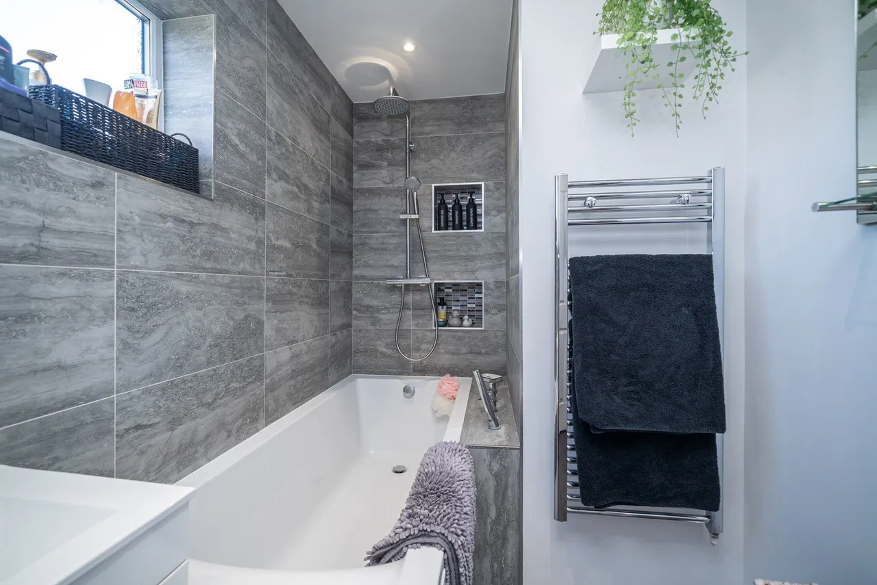 3 bed house for sale — Blenheim Way, Stevenage, SG2 8TF