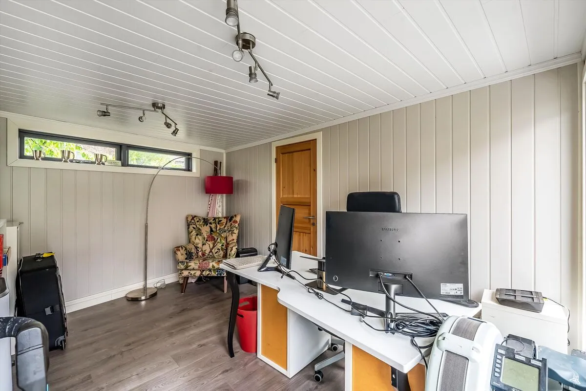 Denzil Road, Guildford, GU2, photo 17