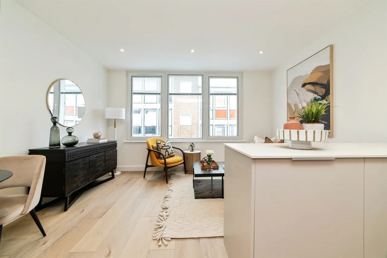 1 bed flat for sale — Apartment Eight Gemstone House, Stevenage