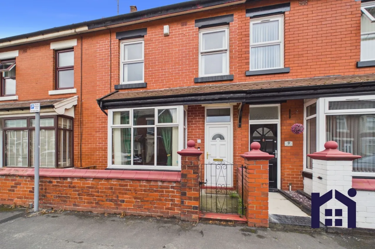 3 bed house to rent — Regent Road, Chorley, PR7 2DH