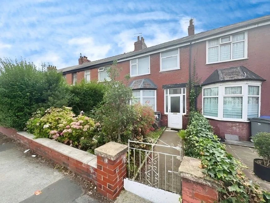3 bed house to rent — Queen Victoria Road, Blackpool, Lancashire, FY1