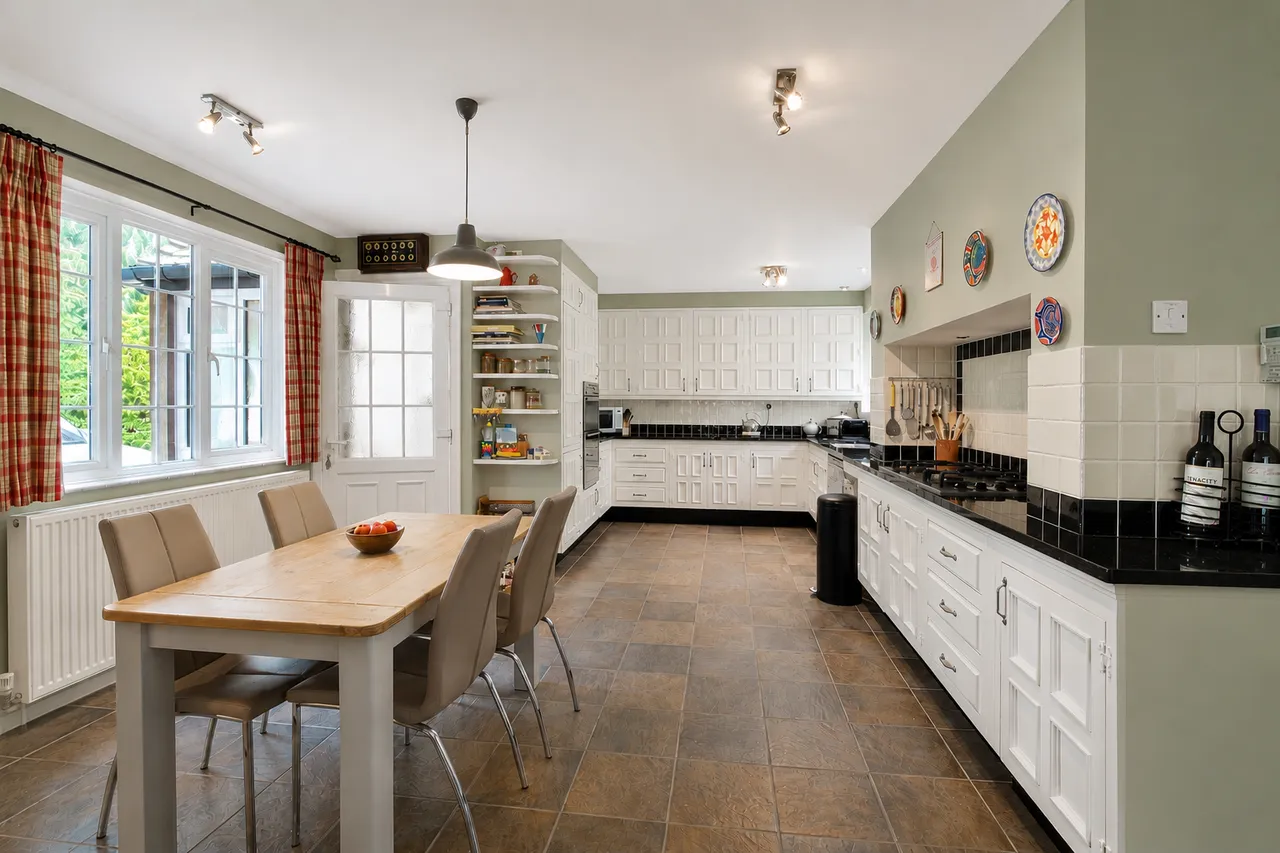 Thornhill Stockton Avenue, Fleet, GU51 4NS, photo 5
