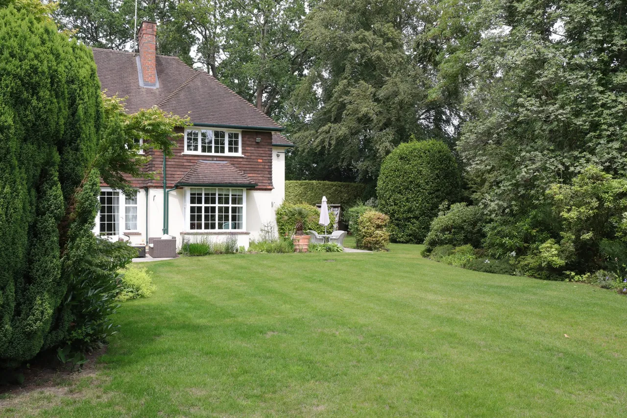 Thornhill Stockton Avenue, Fleet, GU51 4NS, photo 22