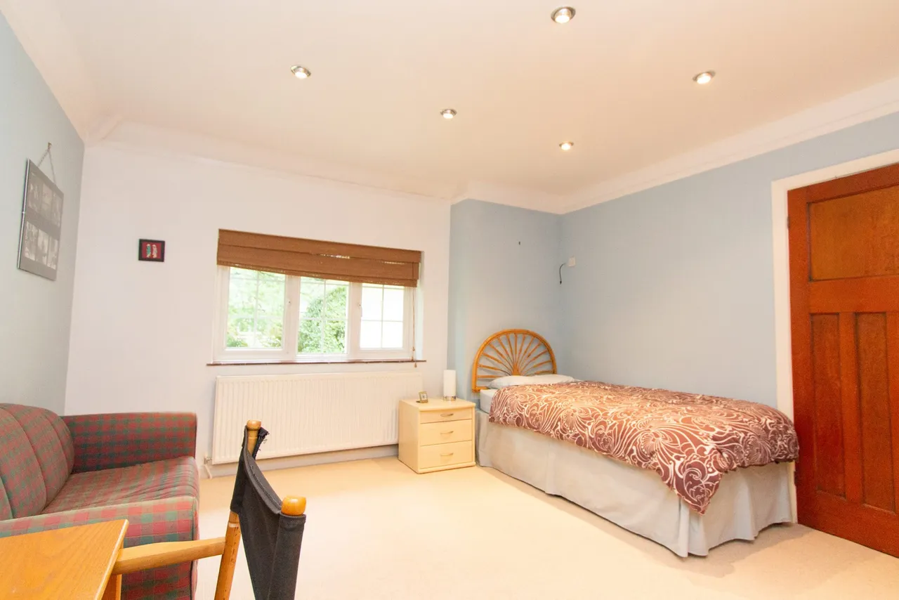Thornhill Stockton Avenue, Fleet, GU51 4NS, photo 15