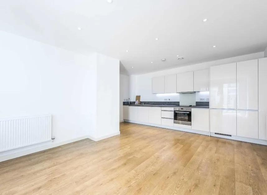 Ealing Road, Brentford, TW8, photo 2