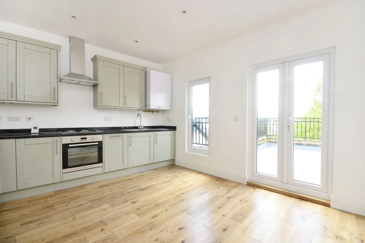 Flat 3, 2 Putney High Street, London, photo 3