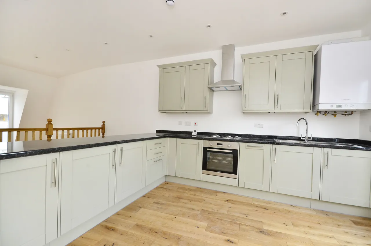 Flat 3, 2 Putney High Street, London, photo 4