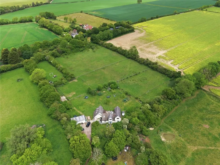 with 5 bedrooms in Nr Saffron Walden, CB11, photo 16