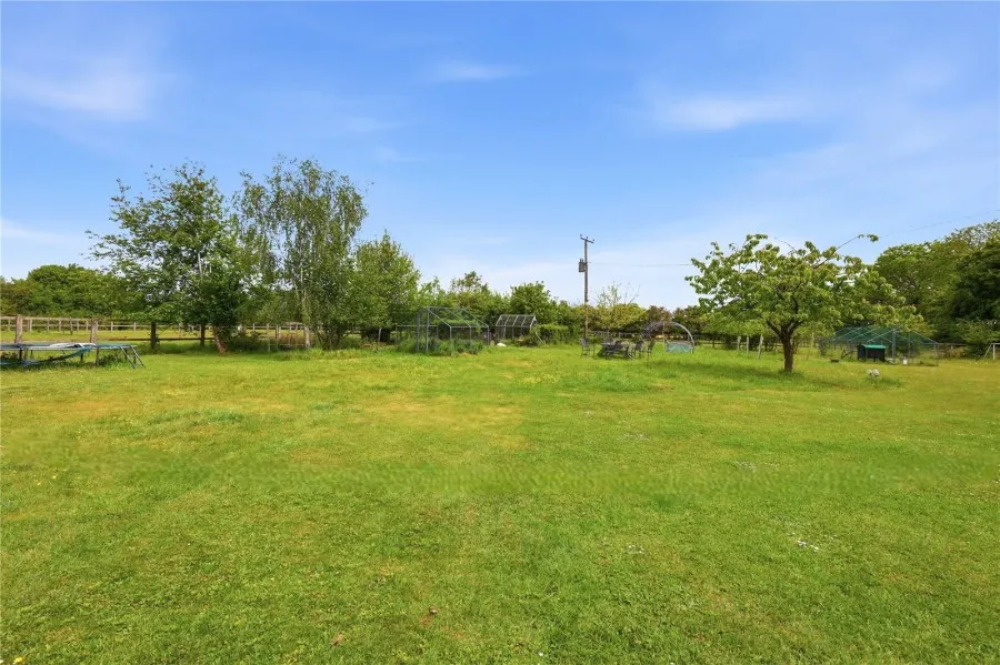 with 5 bedrooms in Nr Saffron Walden, CB11, photo 18