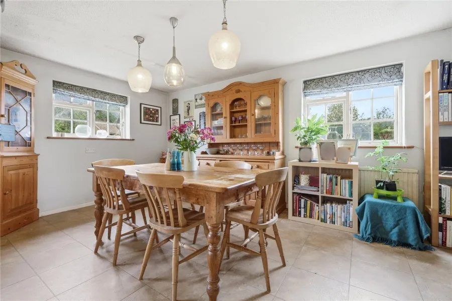 with 5 bedrooms in Nr Saffron Walden, CB11, photo 3