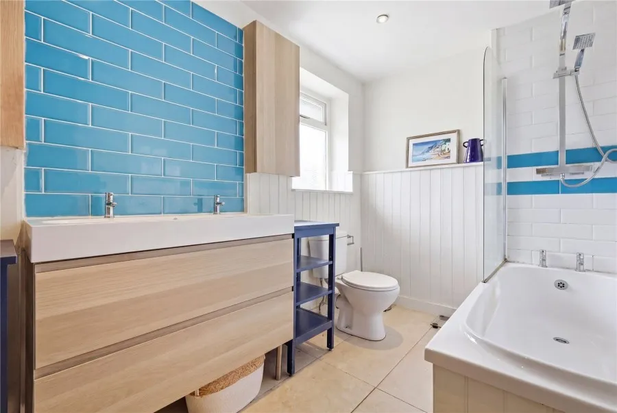 with 5 bedrooms in Nr Saffron Walden, CB11, photo 5