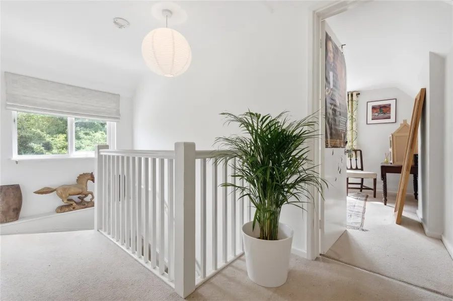 with 5 bedrooms in Nr Saffron Walden, CB11, photo 6
